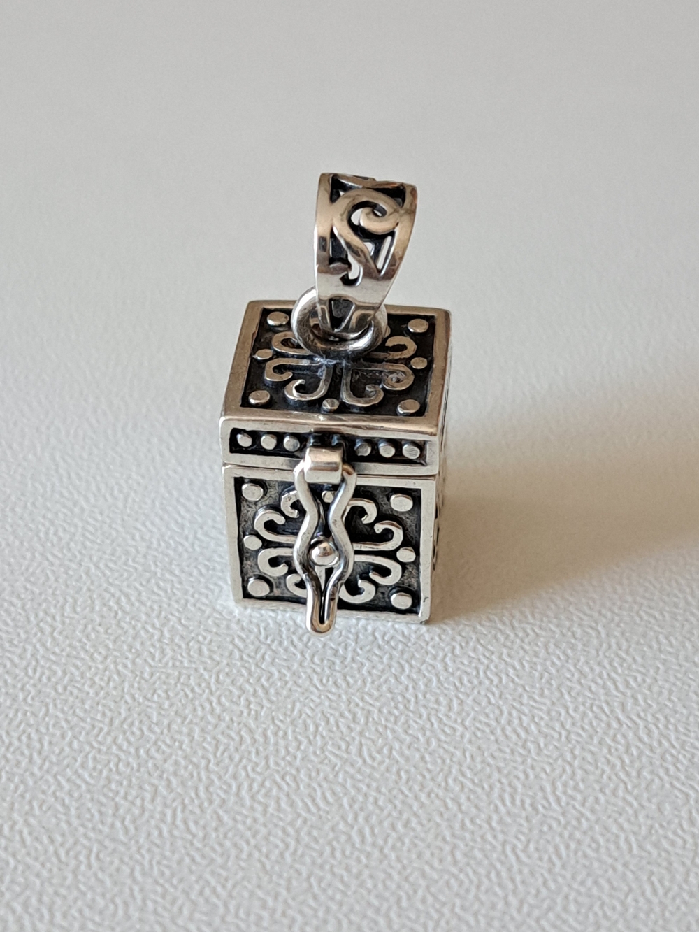 Vintage .925 Sterling Silver 7.4g Square Prayer Box Charm Pendant